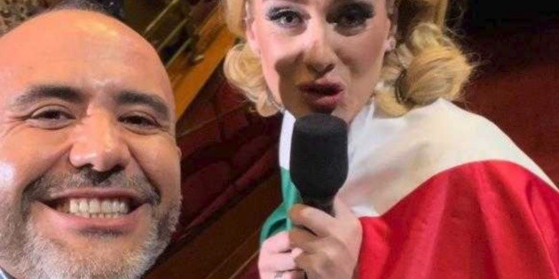  Las Vegas: Adele se gana el corazón de mexicanos: porta la bandera nacional en concierto (VIDEO)