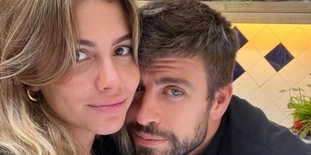  Piqué y Clara Chía: ¡Presumen su amor! La pareja es captada besándose en partido de futbol (VIDEO)