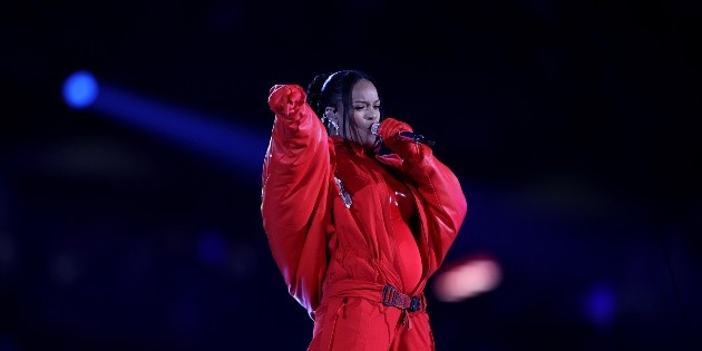  Super Bowl 2023: ¿Rihanna reveló su segundo embarazo en show del medio tiempo? Esto sabemos