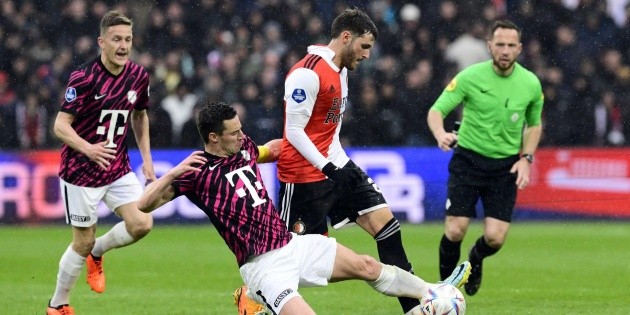  Santiago Giménez: El Bebote y el Feyenoord, muy cerca del título