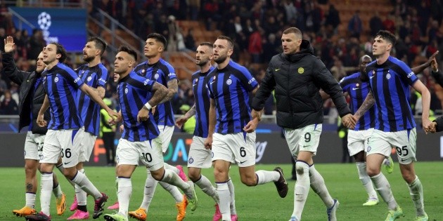  Champions League: Inter madruga al Milan en la primera parte del Euroderbi